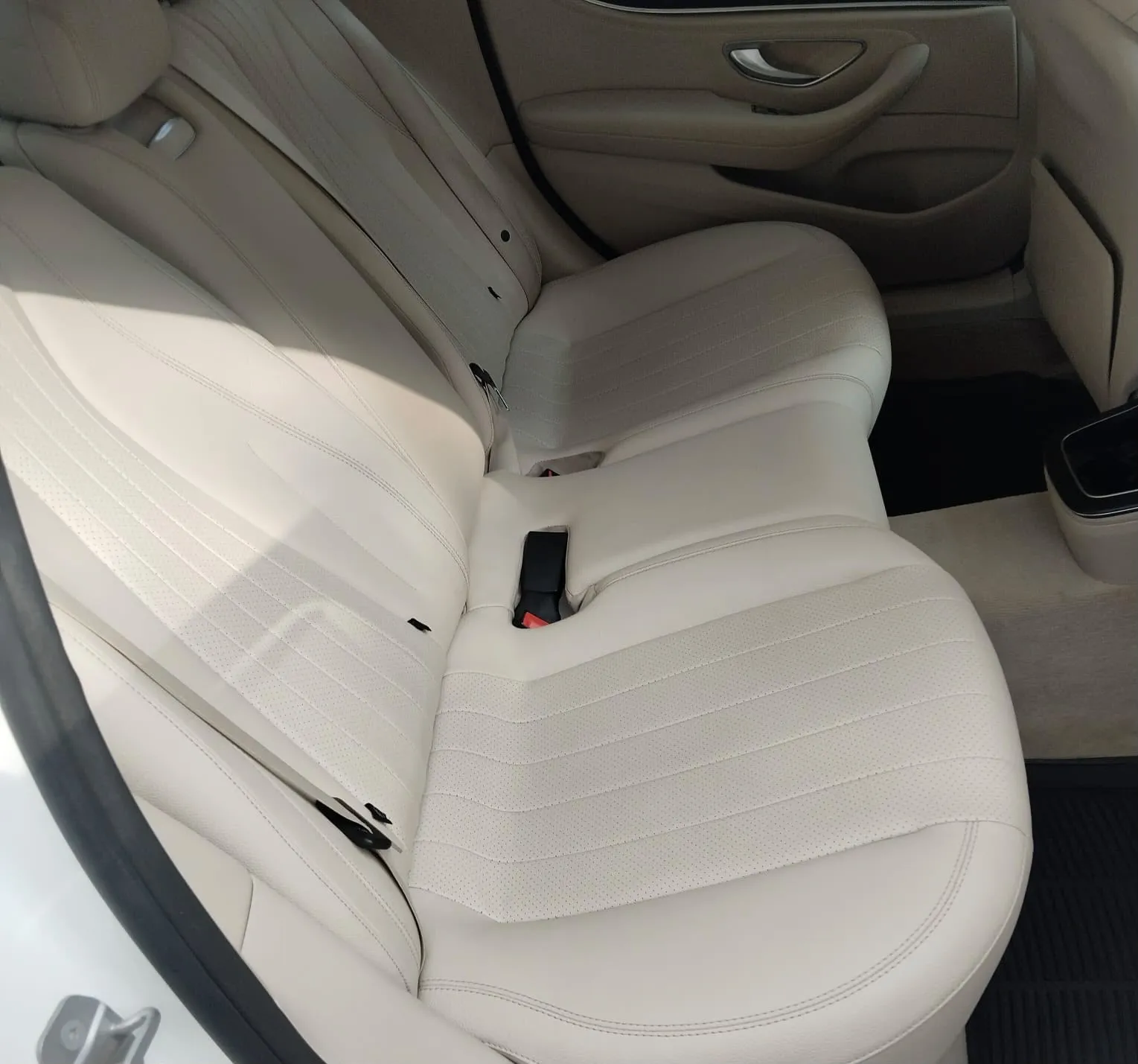 Mercedes E220D (10)