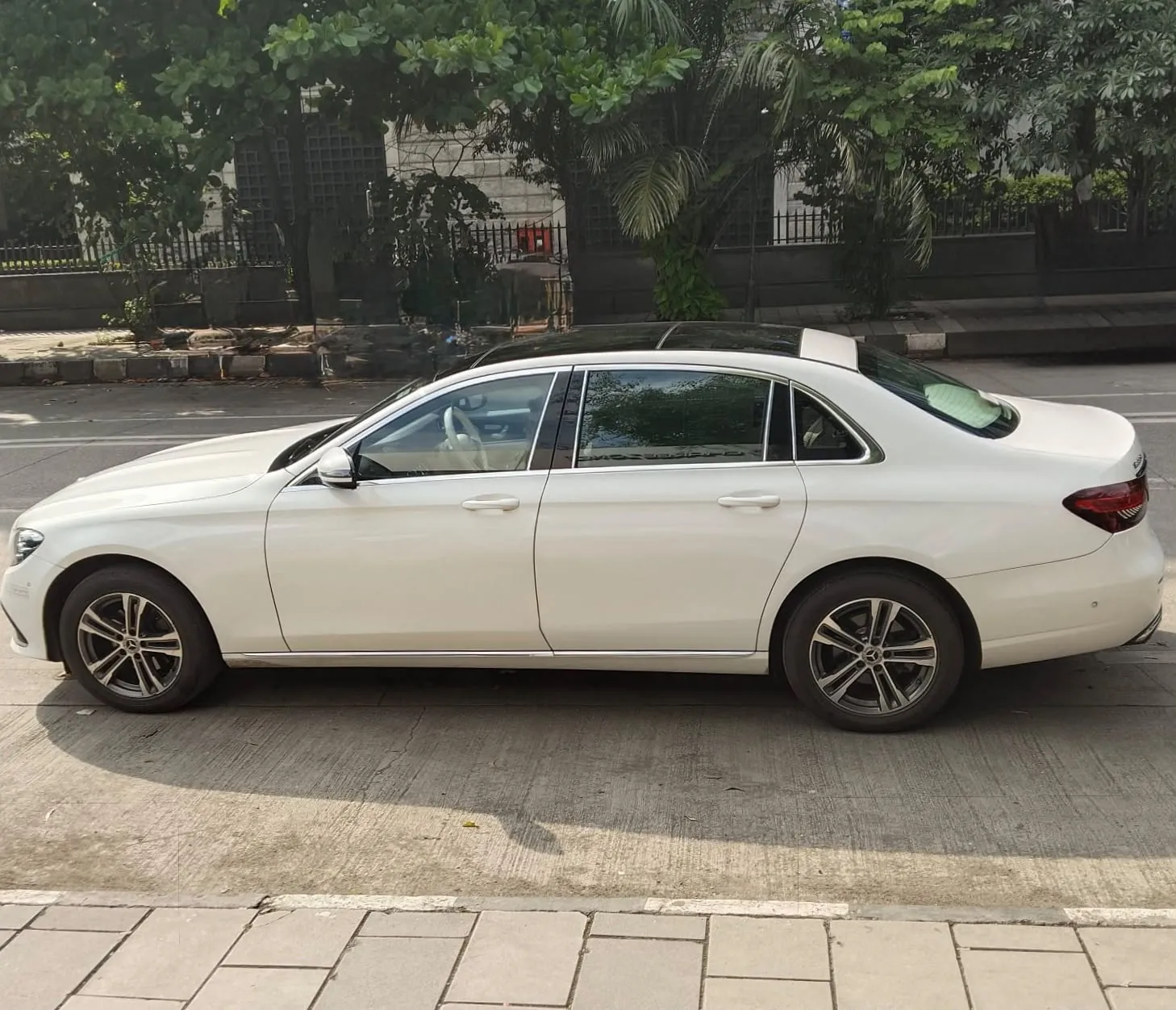 Mercedes E220D (2)