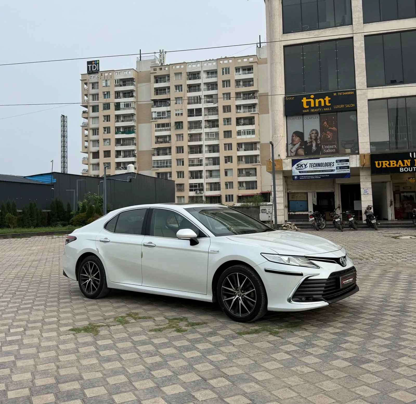 Toyota Camry (1)