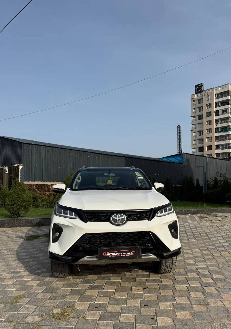 Toyota Fortuner 2.8 (4)