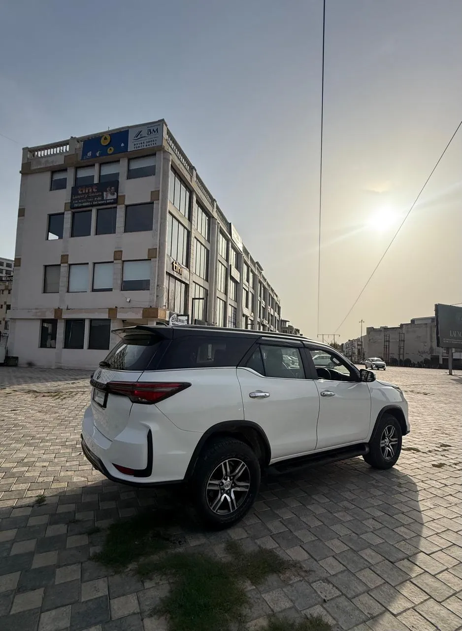 Toyota Fortuner 2.8 (5)