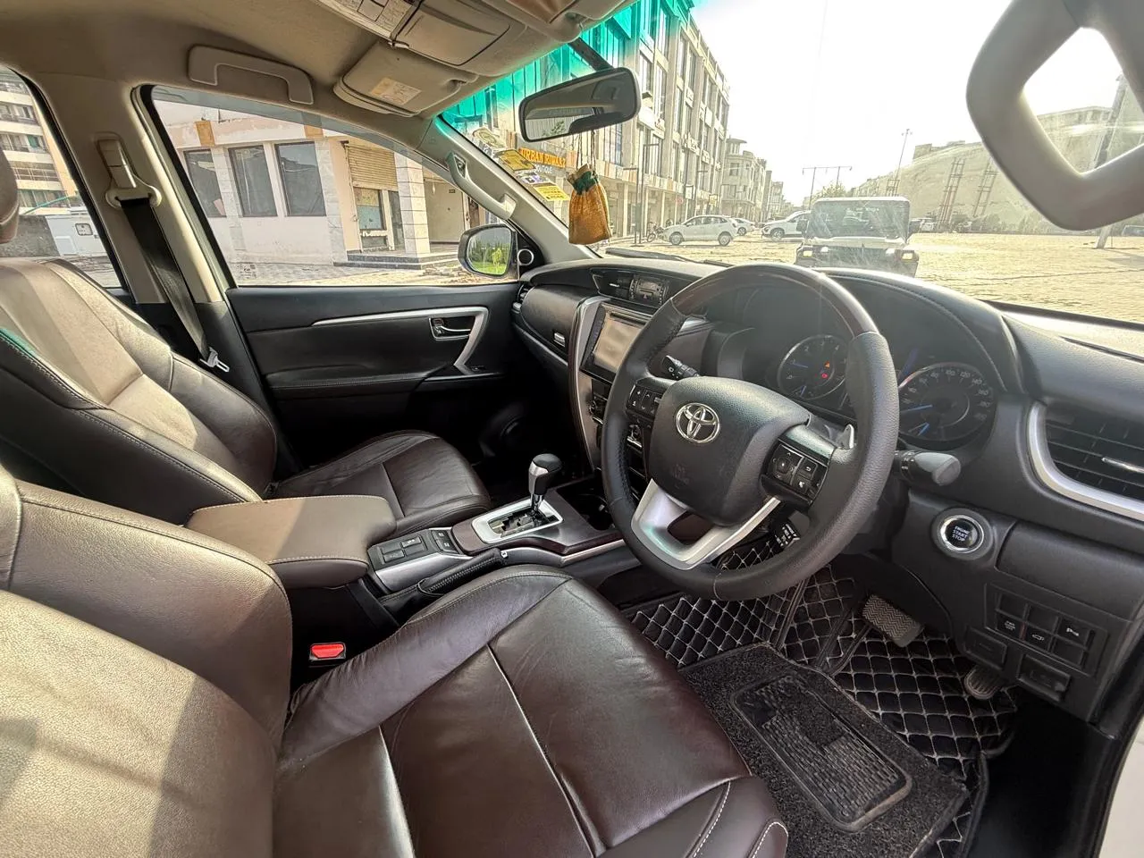 Toyota Fortuner 2.8 (6)