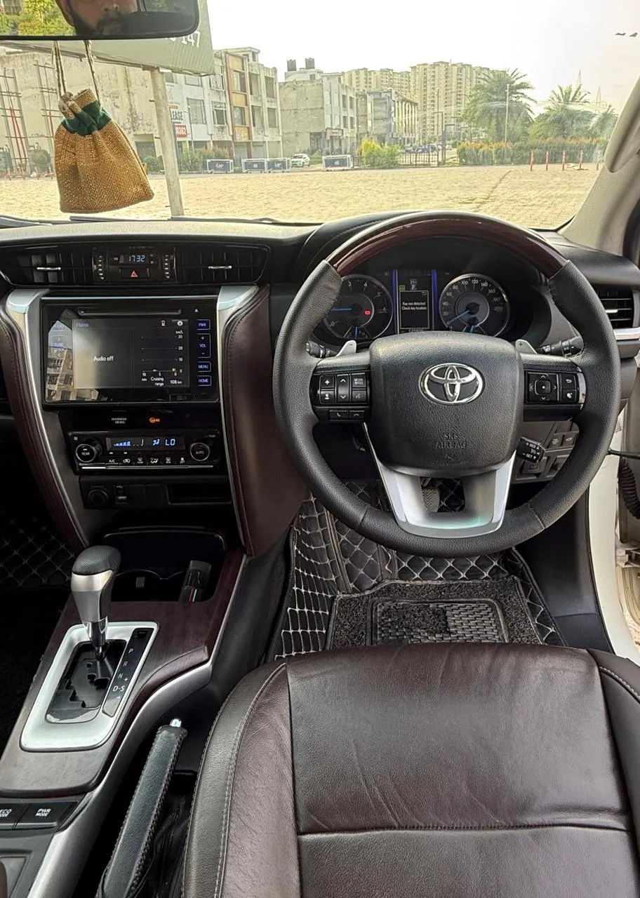 Toyota Fortuner 2.8 (9)