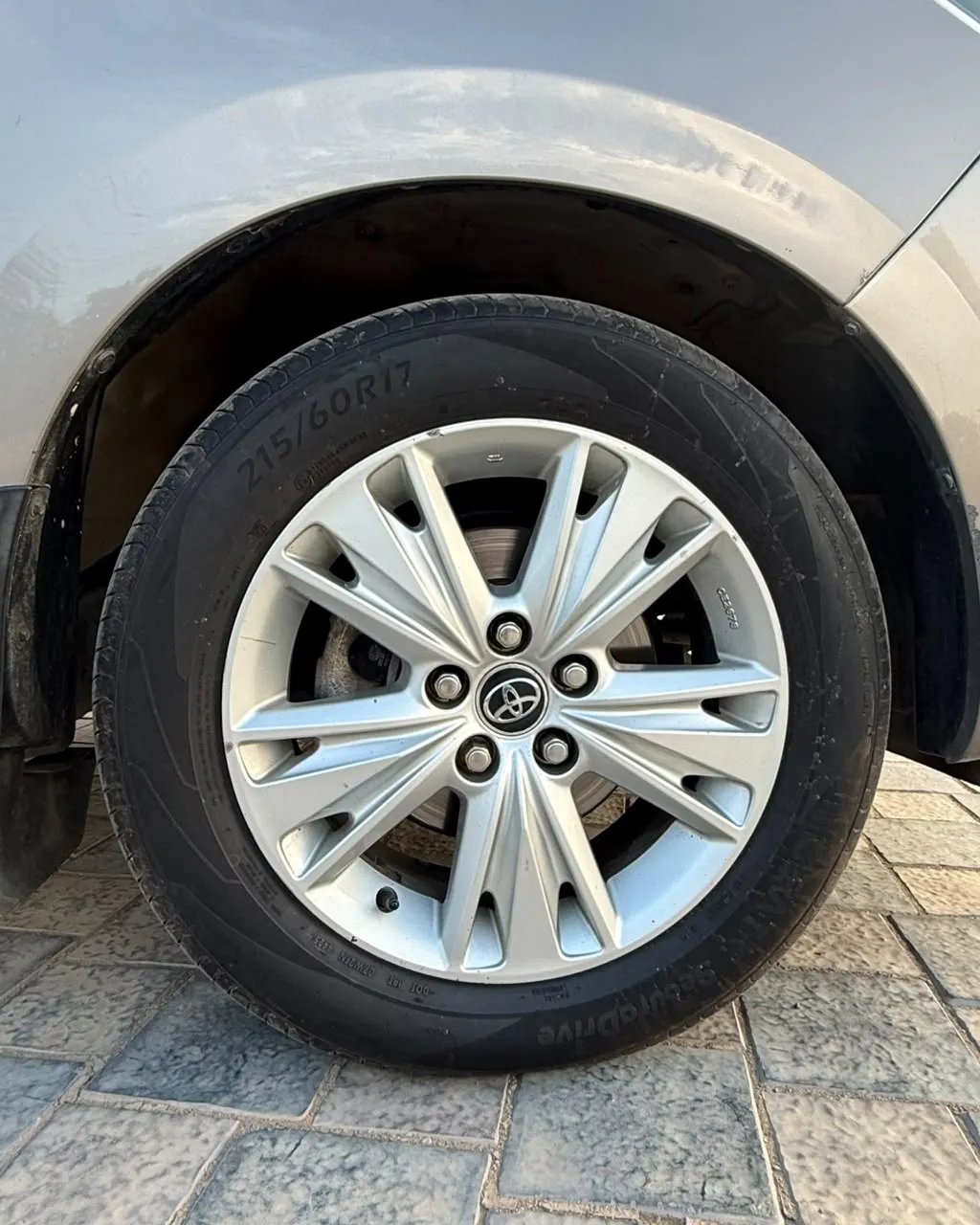 Toyota Innova Crysta (13)