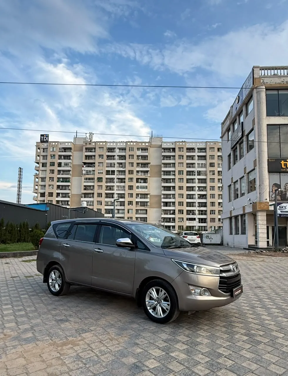 Toyota Innova Crysta (3)