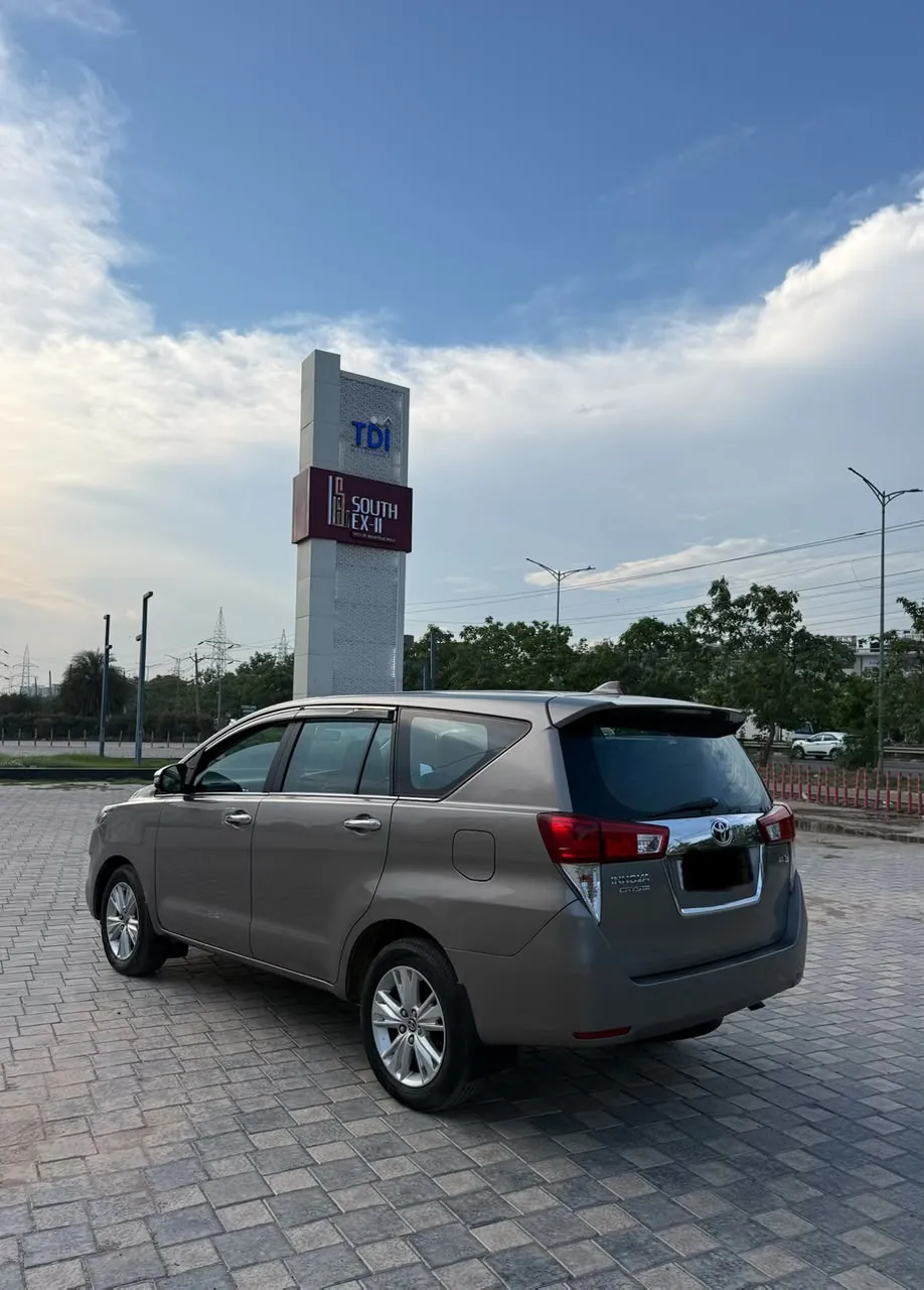 Toyota Innova Crysta (8)