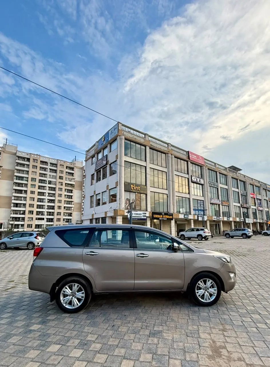 Toyota Innova Crysta (9)